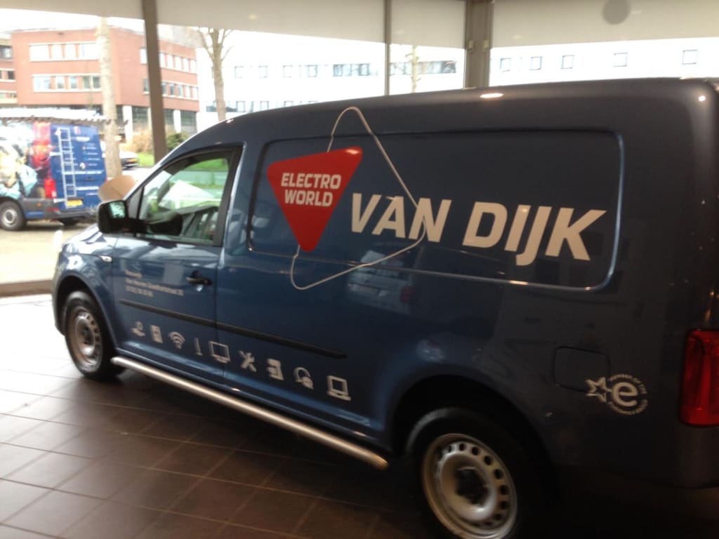 Autoreclame voor Electroworld door FaberExposize