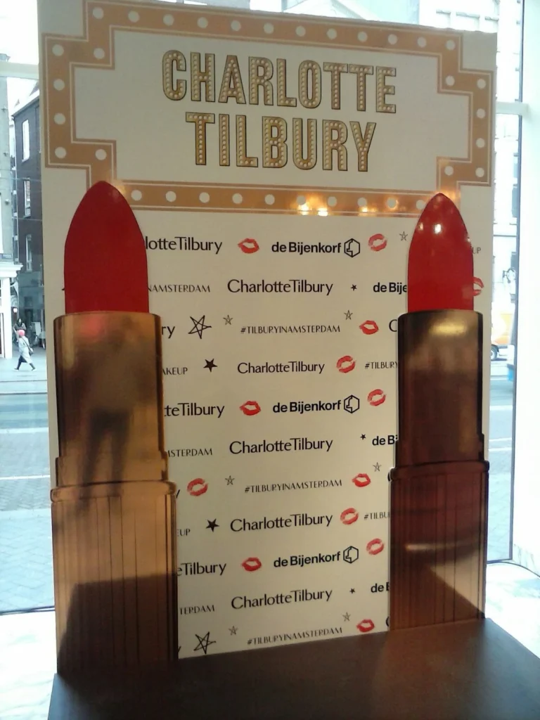 Winkelbanner voor Charlotte Tilbury door FaberExposize